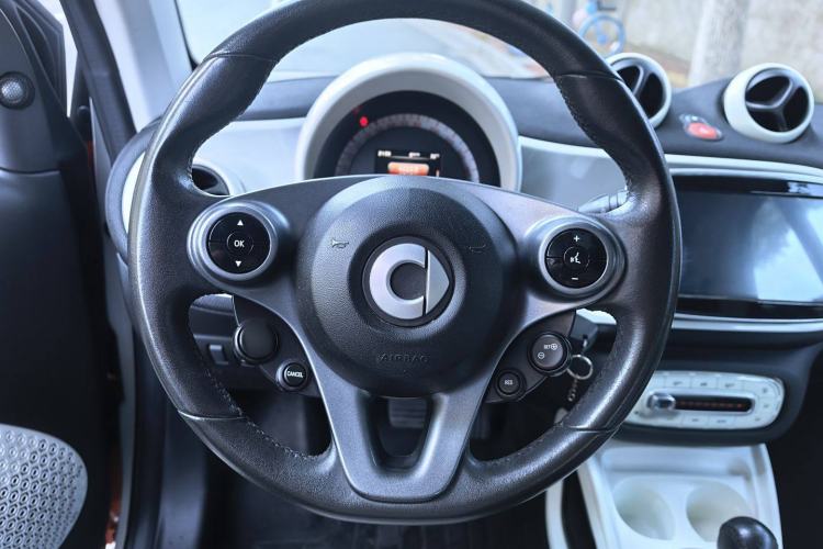 Used smart fortwo 2015 1.0L 52 kW Hardtop Passion Edition

