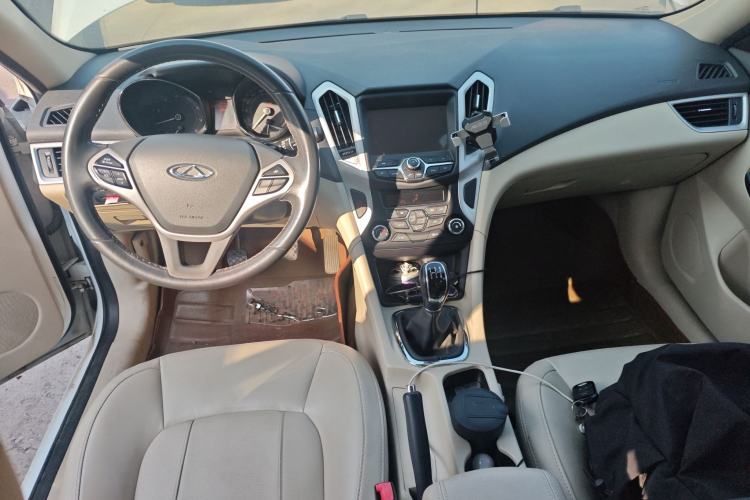Used Chery Arrizo 7 2015 1.6L Manual ZhiXiang Edition Center Console