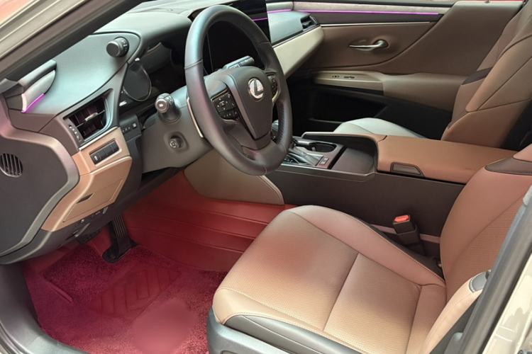 Used Lexus ES 2025 300h Deluxe Edition
