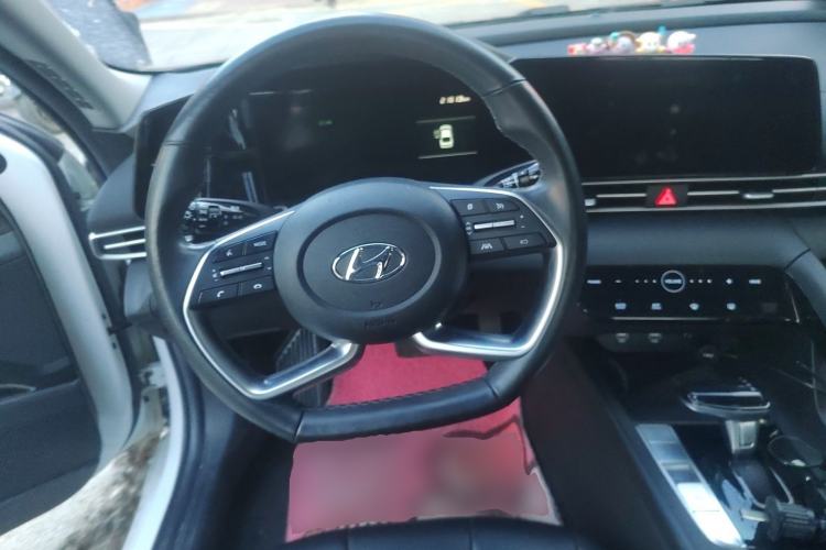 Used Hyundai Elantra 2021 1.5L CVT LUX Prestige Edition Steering Wheel