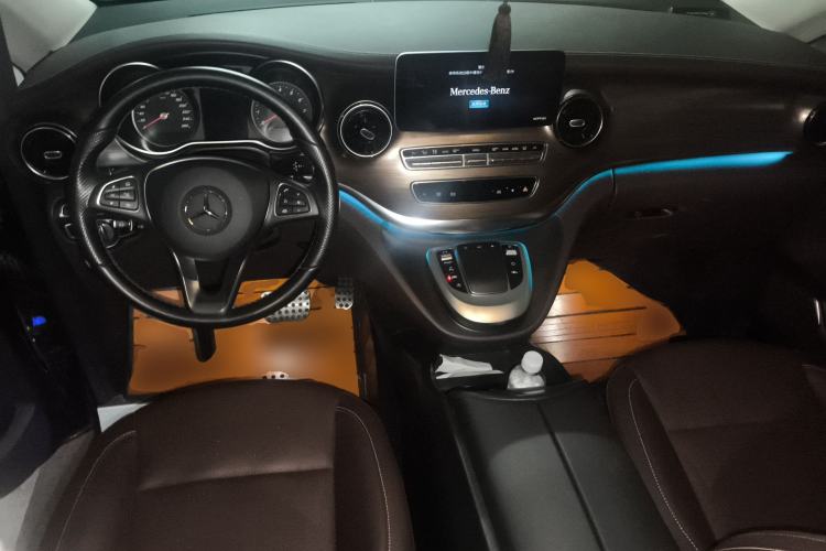 Used Mercedes-Benz V-Class 2022 V 260 L Long-wheelbase Luxury Edition Center Console