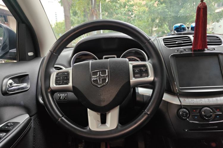 Used Dodge Journey 2013 2.4L Two-Wheel Drive Luxury Version
