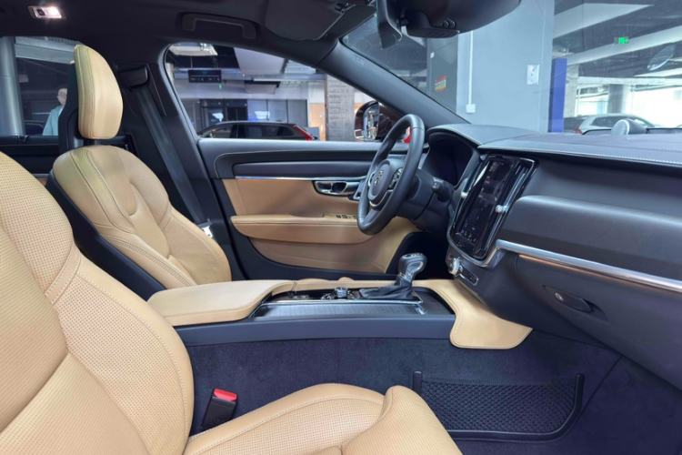 Used Volvo V90 2017 Cross Country T5 AWD Prestige Edition