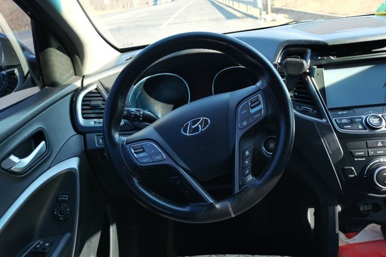 Used Hyundai Santa Fe 2015 2.0T Automatic Two-Wheel Drive Smart Version 5 Seats
