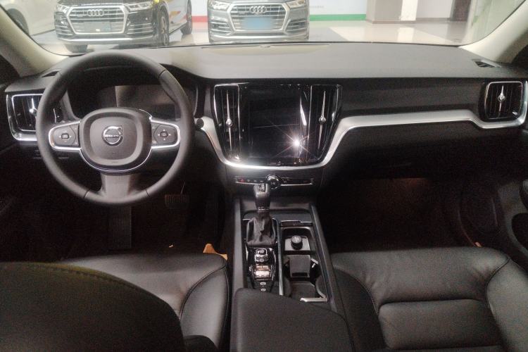 Used Volvo S60 2021 T4 Zhiyi Luxury Edition
