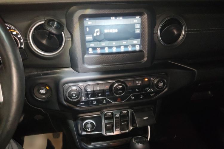 Used Jeep Wrangler 2018 2.0T Sahara Four-Door Edition