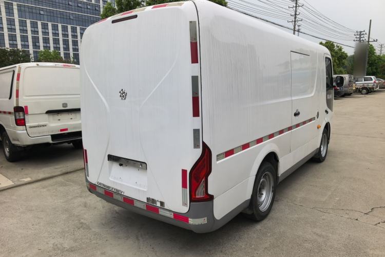 Used Guangtong Auto makeup Logistics Vehicle 2024 3.1T 2-Seater 4.99-Meter All-Electric Closed Cargo Van with 41.86 kWh
