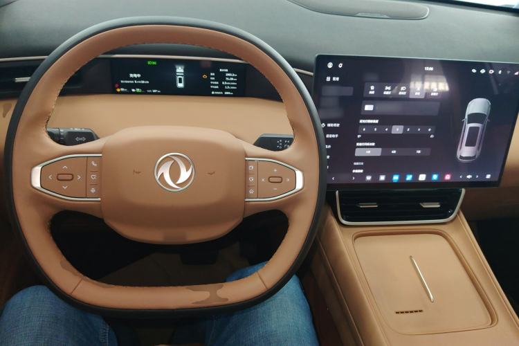 Used Dongfeng Aeolus L8 2025 Model 185KM Ideal Edition Center Console