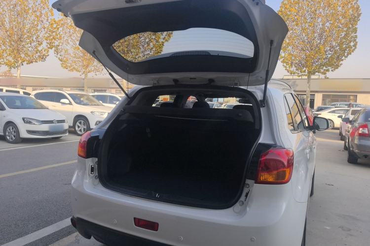 Used Mitsubishi ASX 2015 2.0L CVT Four-Wheel Drive Premium Edition