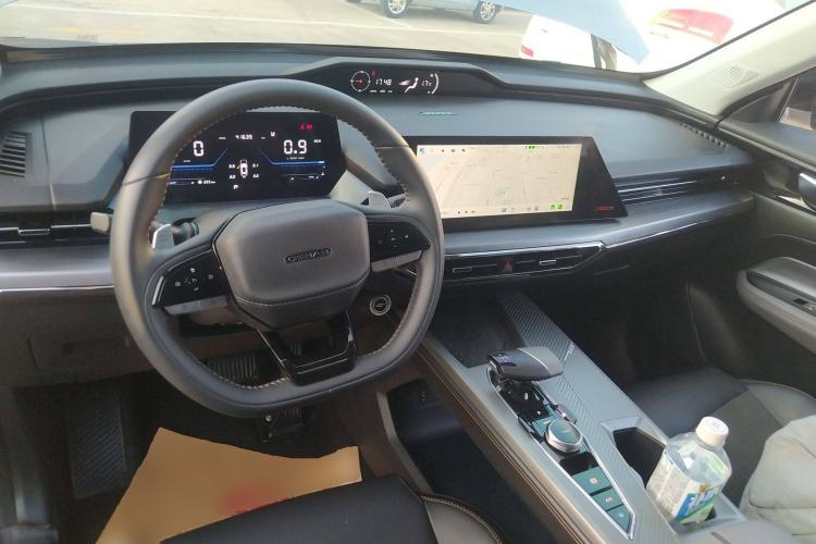 Used Oshan Z6 2023 Blue Whale 1.5T DCT Luxury Model
