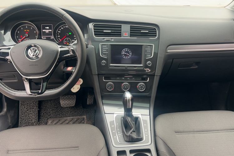 Used Volkswagen Golf 2017 1.6L Automatic Comfort Million-Vehicle Anniversary Edition
