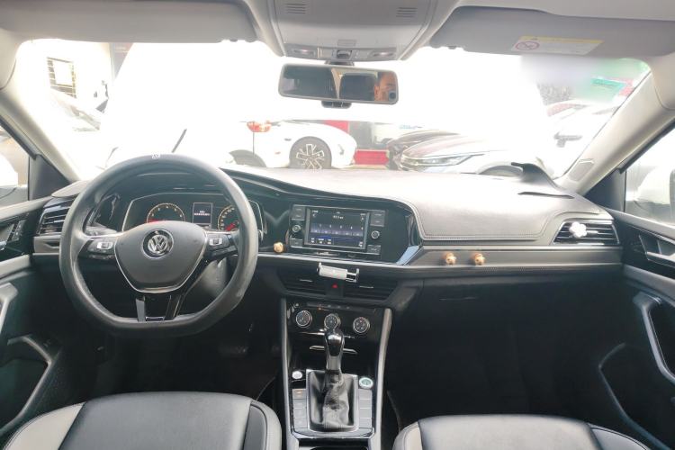 Used Volkswagen Sagitar 2020 200TSI DSG Comfort Version China VI Standard Center Console