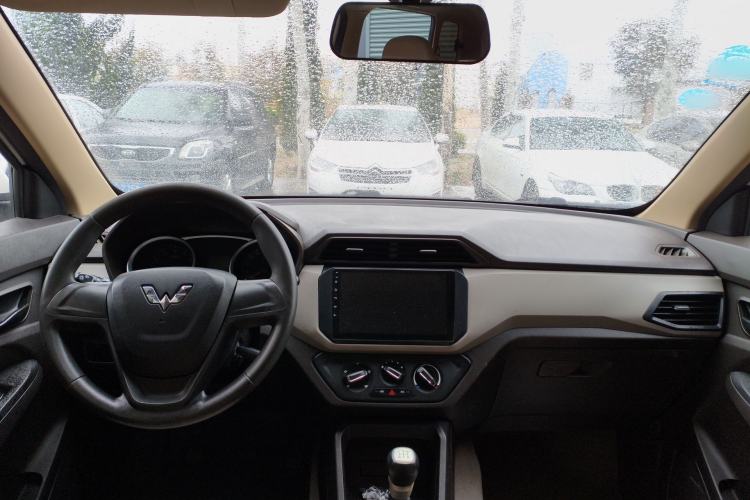 Used Wuling Hongguang 2018 1.5L S Standard Version L2B Center Console