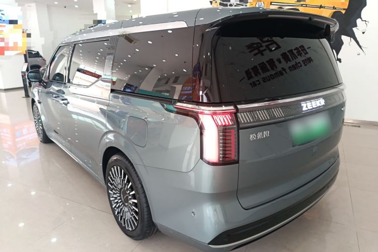 Used Zeekr 009 2024 7-Seater Aisle Version 108 kWh
