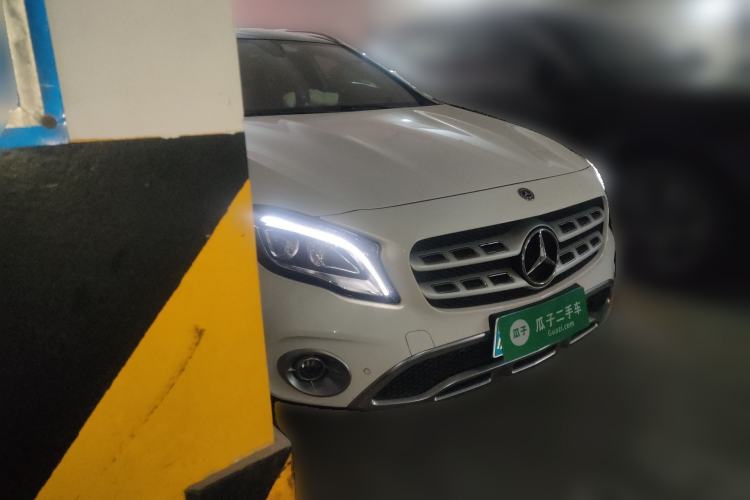 Used Mercedes-Benz GLA 2017 GLA 220 4MATIC Fashion Model Front Right 45 Deg