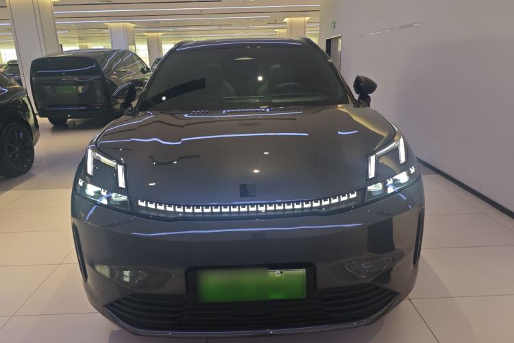 Used Lynk & Co 08 EM-P 2025 220 km All-Wheel-Drive Performance Halo
