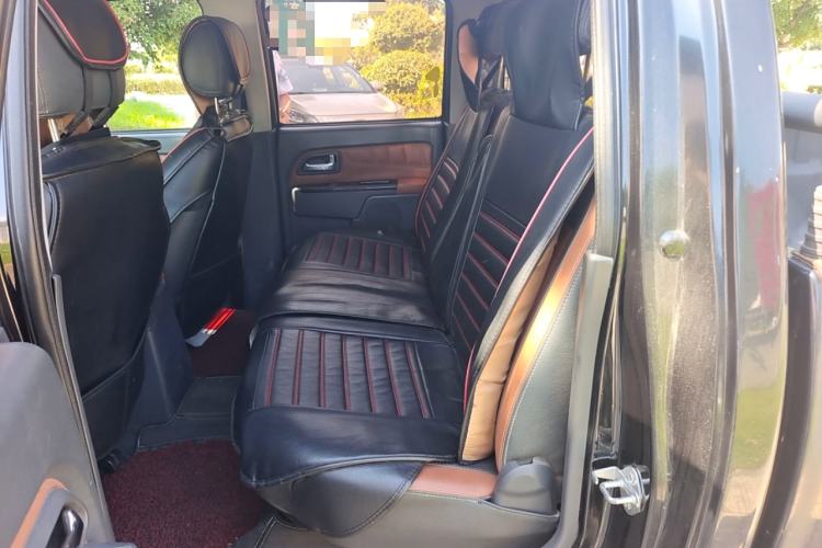 Used Great Wall Wingle 5 2013 2.0T European Version Two-Wheel Drive Elite Edition 6MT Big Double Cab GW4D20B
