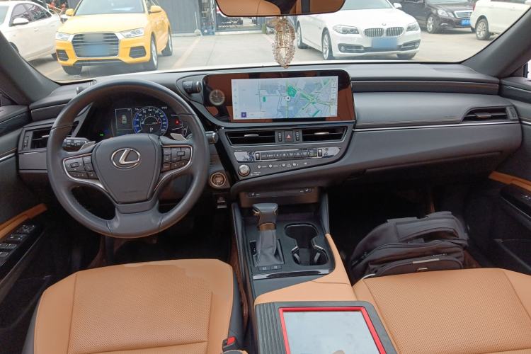 Used Lexus ES 2023 260 Excellence Edition
