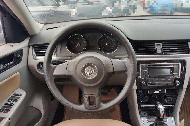 Used Volkswagen Bora 2013 1.6L Automatic Fashion Model Steering Wheel