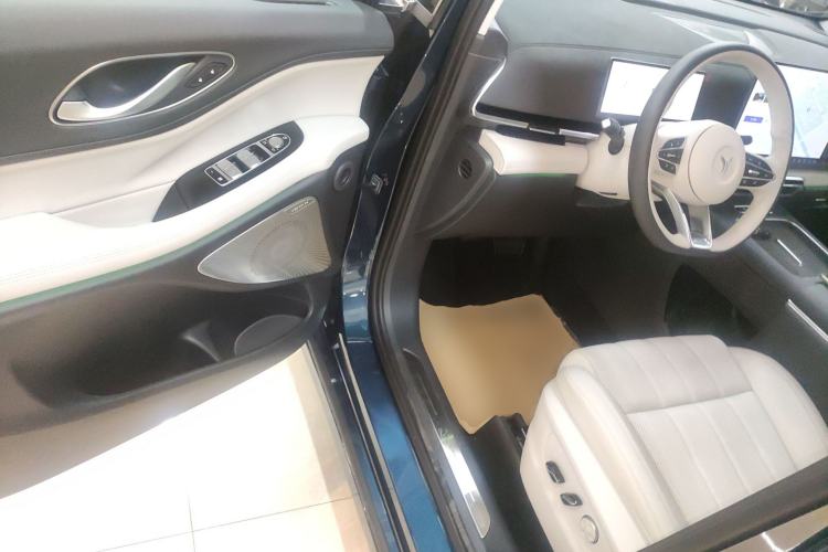 Used VOYAH Dream 2025 PHEV Four-Wheel Drive Prestige Kunpeng Edition Driver Seat