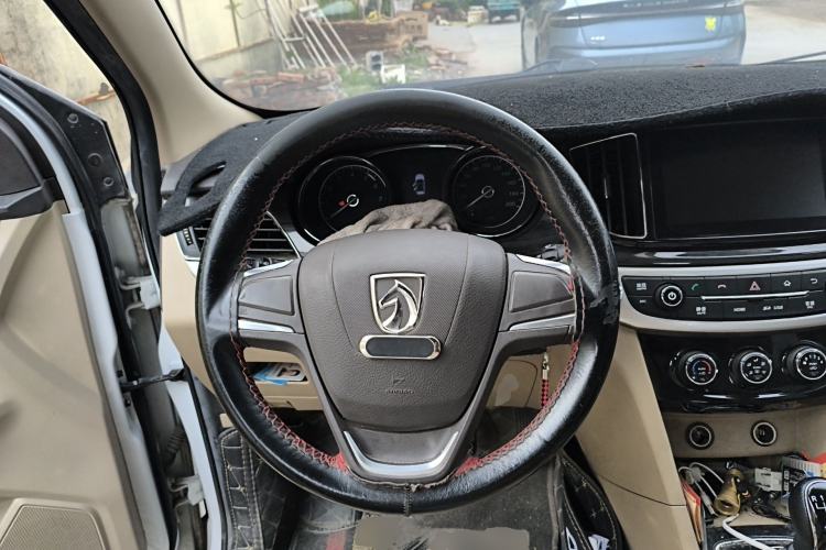 Used Baojun 730 2016 1.5T Manual Comfort Version 7 Seats Steering Wheel