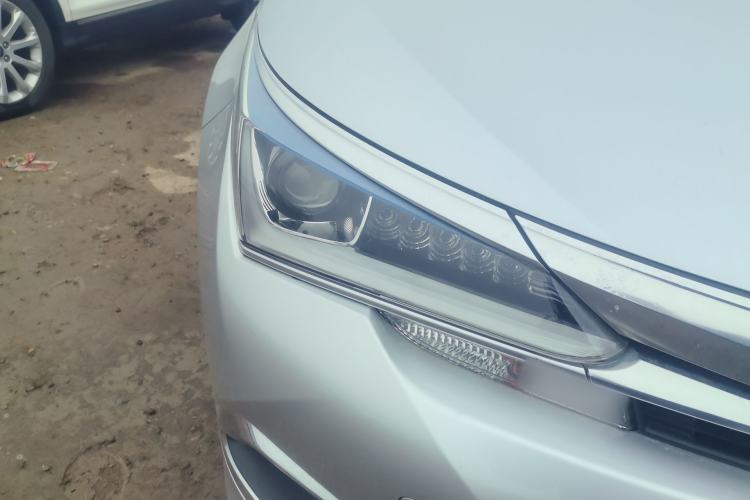 Used Toyota Corolla 2017 Revised Dual-Engine 1.8L E-CVT Leading Edition Right Front Headlight