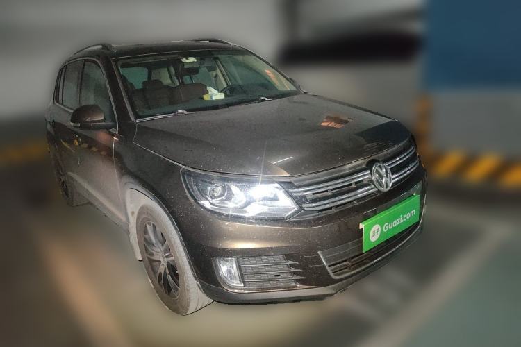 Used Volkswagen Tiguan 2013 1.8 TSI Automatic All-Wheel Drive Luxury Model Front Right 45 Deg