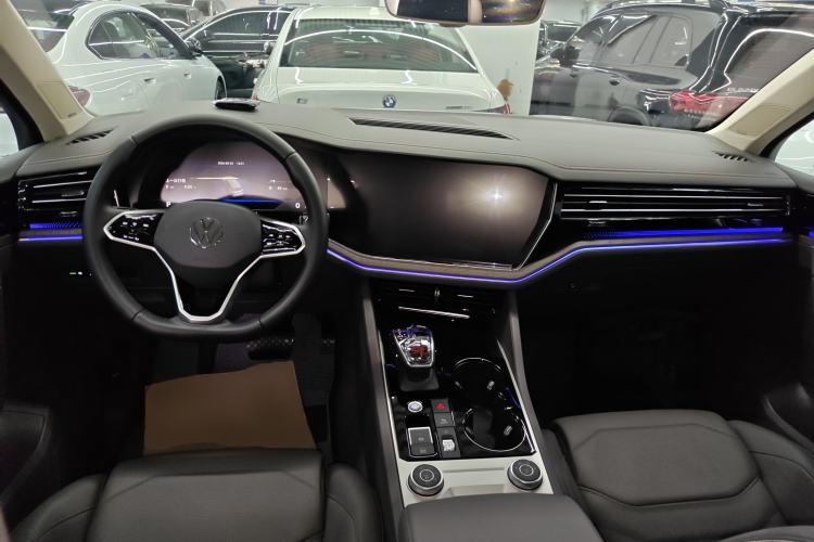 Used Volkswagen Touareg 2022 3.0 TSI Prestige Edition Classic Sport Package Center Console