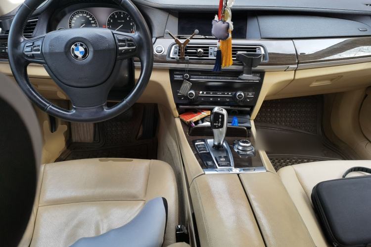 Used BMW 7 Series 2009 740Li Leading Model Center Console