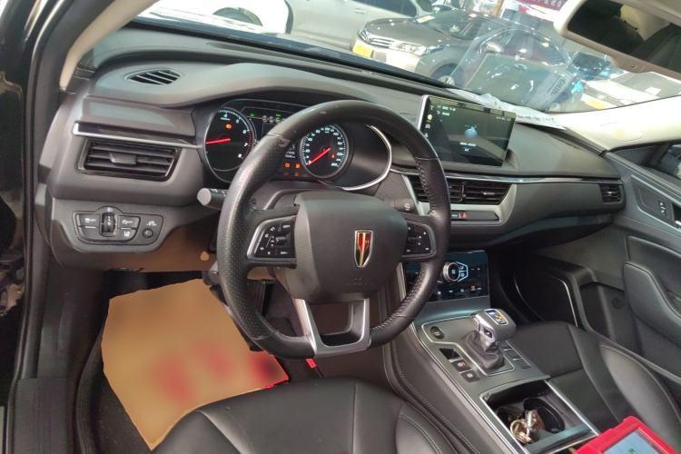 Used Hongqi H5 2022 Classic Model 1.8T Automatic Smart Connect Flagship Edition Center Console