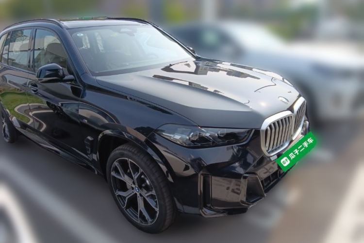 Used BMW X5 2023 xDrive 30Li Luxury M Sport Night Edition Package Front Right 45 Deg