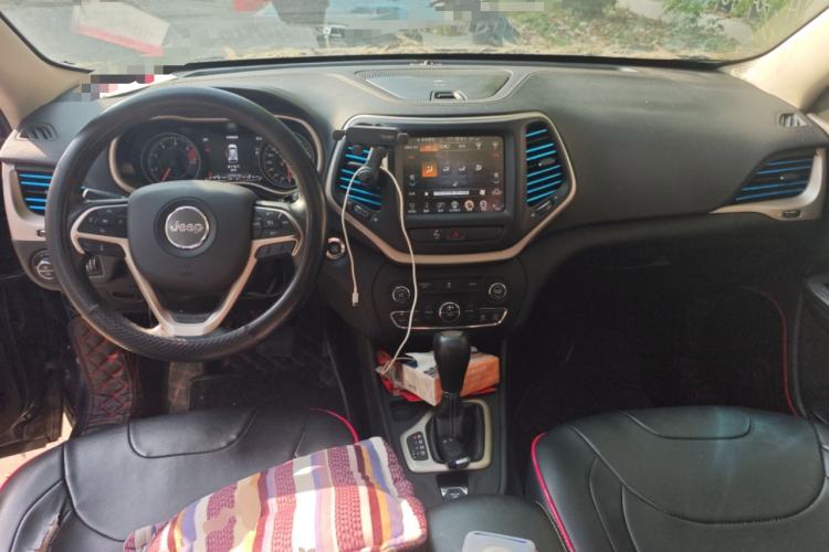 Used Jeep Cherokee 2016 2.0L Superior Edition