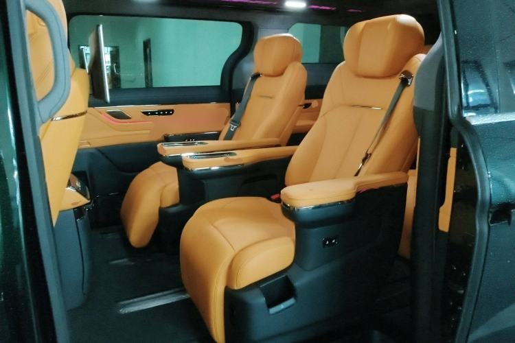 Used Geely Galaxy LEVC L380 2024 140-Degree 6-Seater All-Wheel-Drive Ultra