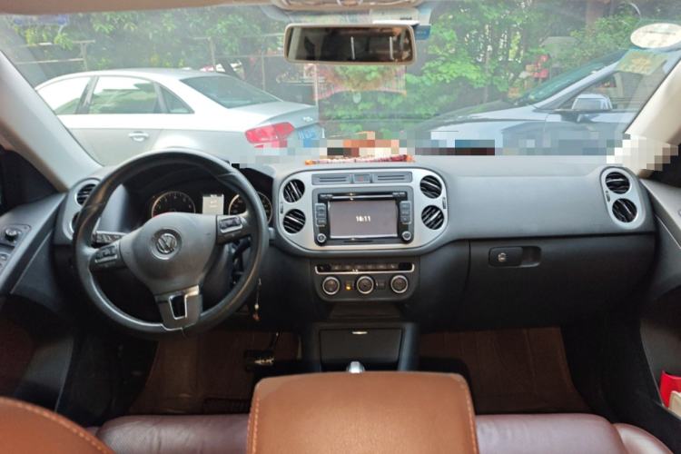 Used Volkswagen Tiguan 2013 1.8 TSI Automatic All-Wheel Drive Luxury Model Center Console