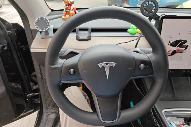 Used Tesla Model Y 2022 Rear-Wheel-Drive Version Steering Wheel