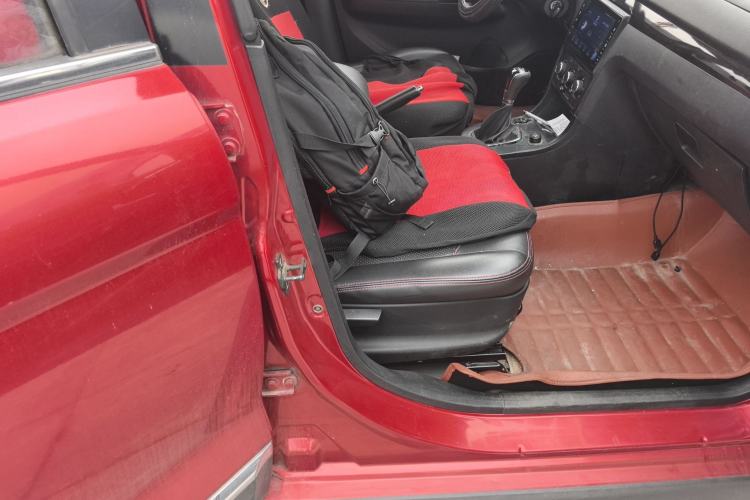 Used Dongfeng Fengon 360 2015 1.5L Manual Luxury 7-Seater China IV Standard
