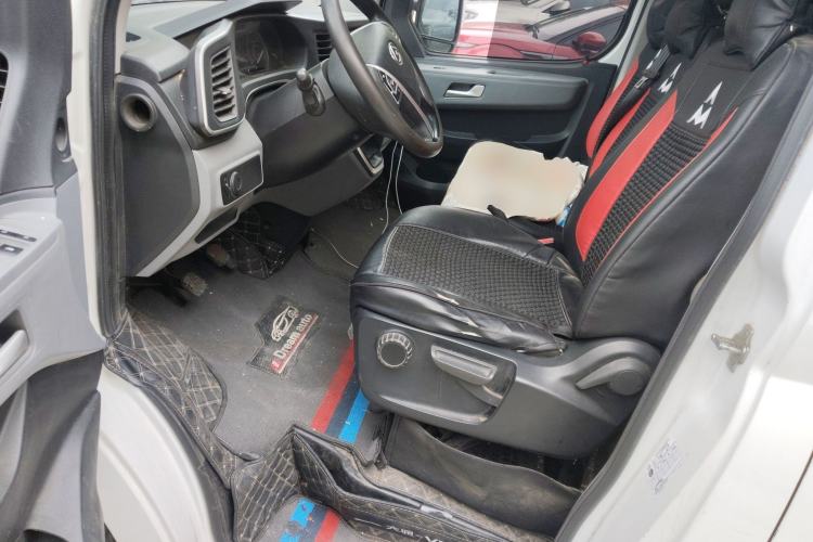 Used SAIC MAXUS Xintu V80 2021 2.0T Manual Classic Aoyuntong 127 PS Mid-axle Mid-roof 6/7/8/9-Seater Driver Seat