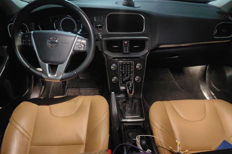 Used Volvo V40 2017 T3 Zhiyi Edition