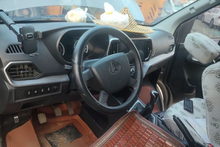 Used CHANGAN KAICHENG Ruixing M60 2023 1.6L CNG Comfort-Grade 6-Seater Passenger Vehicle Center Console