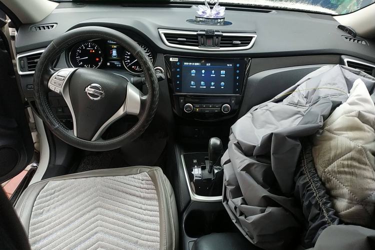 Used Nissan X-Trail 2014 2.0L CVT Comfort Edition 2WD Center Console