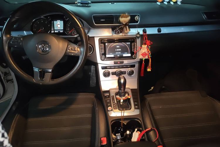 Used Volkswagen FAW-Volkswagen CC 2013 1.8TSI Luxury Model Center Console