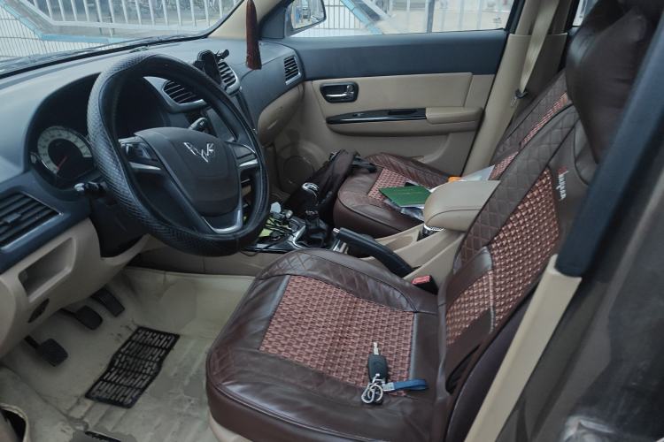 Used Wuling Hongguang 2014 1.5L S Luxury Model
