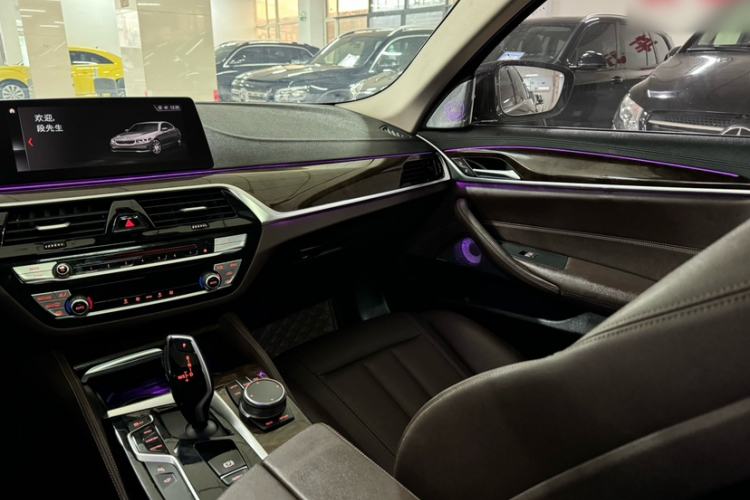 Used BMW 5 Series 2019 Facelifted 525Li Luxury Package Interior 10