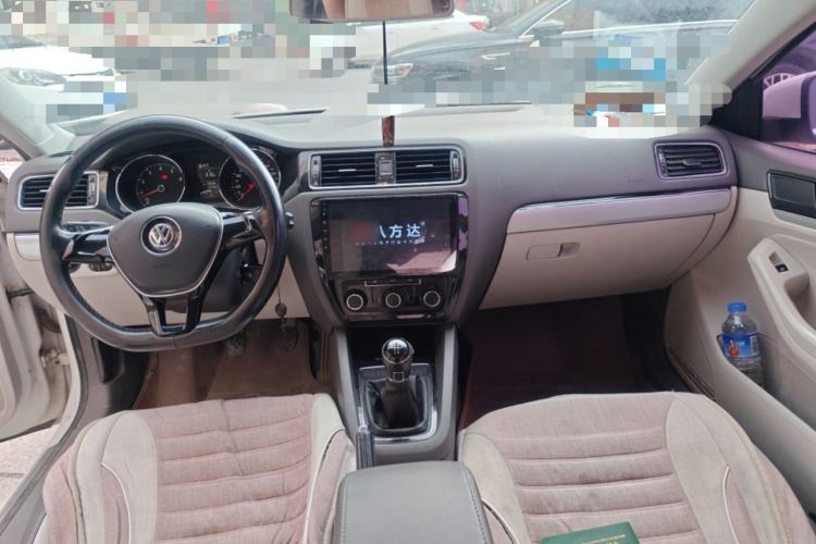 Used Volkswagen Sagitar 2015 1.6L Manual Comfort Model