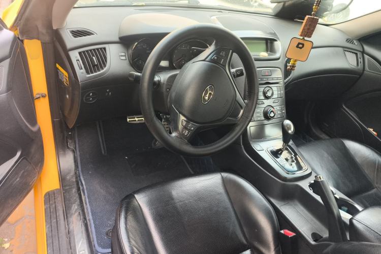 Used Hyundai Genesis Coupe 2009 2.0T Automatic Deluxe Edition Steering Wheel