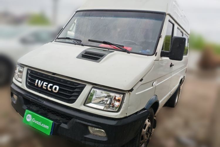 Used Iveco Daily 2017 2.5T A35 Low-Roof 5-7 Seater Passenger Van 47Z5