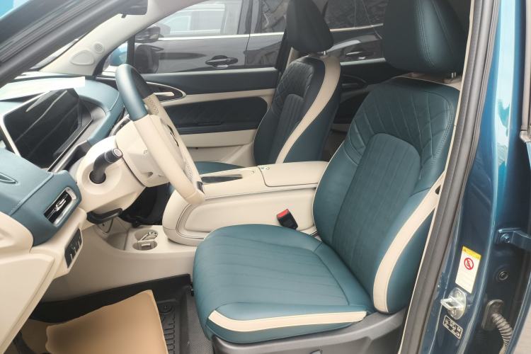 Used ORA Good Cat 2023 401 km Standard Range Luxury Version Lithium Iron Phosphate
