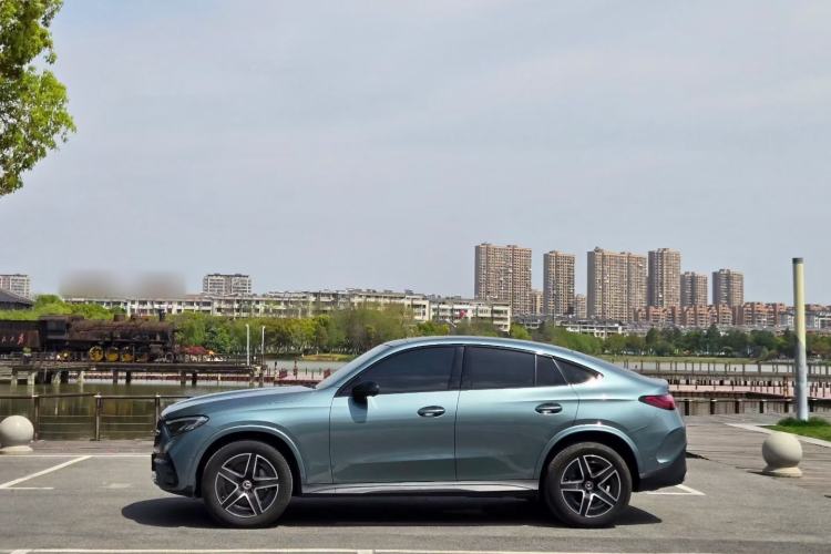 Used Mercedes-Benz GLC Coupe 2025 GLC 260 4MATIC Coupe SUV Exterior 5