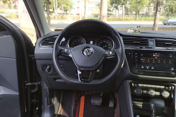 Used Volkswagen Tiguan L 2019 Revised 330TSI Automatic Two-Wheel Drive Smart & Luxury Edition China VI Standard
