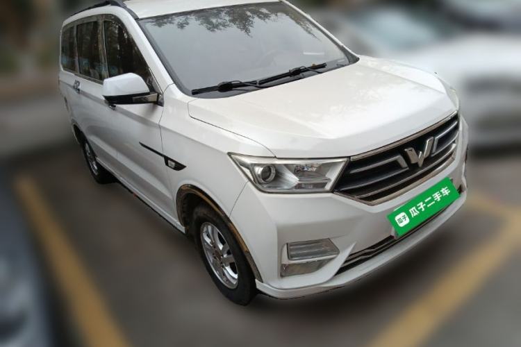 Used Wuling Hongguang 2019 1.5L S Standard Version China VI LAR Front Right 45 Deg